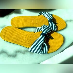 NEW Havaianas cute water compatible fabric top Size 35-36